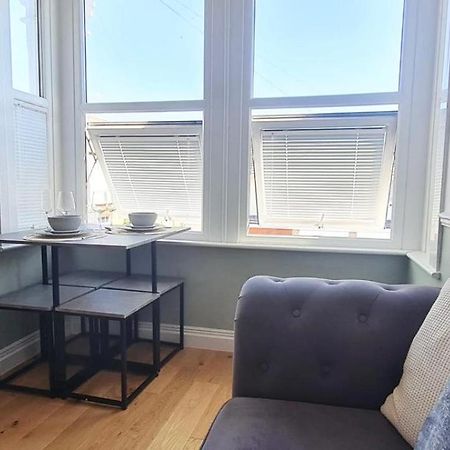 Westcliff-On-Sea Modern 2 Bedroom Apartment - Free Parking Southend-on-Sea Luaran gambar