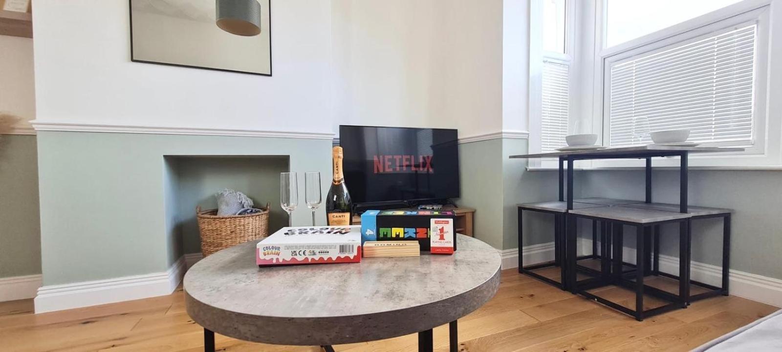 Westcliff-On-Sea Modern 2 Bedroom Apartment - Free Parking Southend-on-Sea Luaran gambar