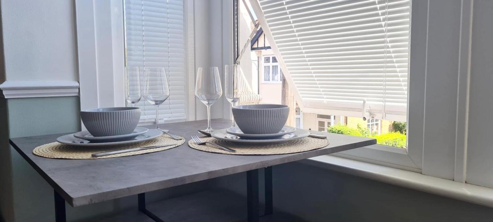 Westcliff-On-Sea Modern 2 Bedroom Apartment - Free Parking Southend-on-Sea Luaran gambar