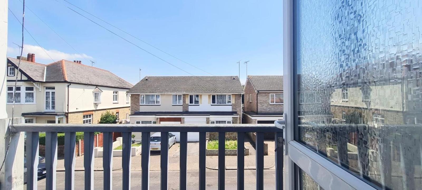 Westcliff-On-Sea Modern 2 Bedroom Apartment - Free Parking Southend-on-Sea Luaran gambar