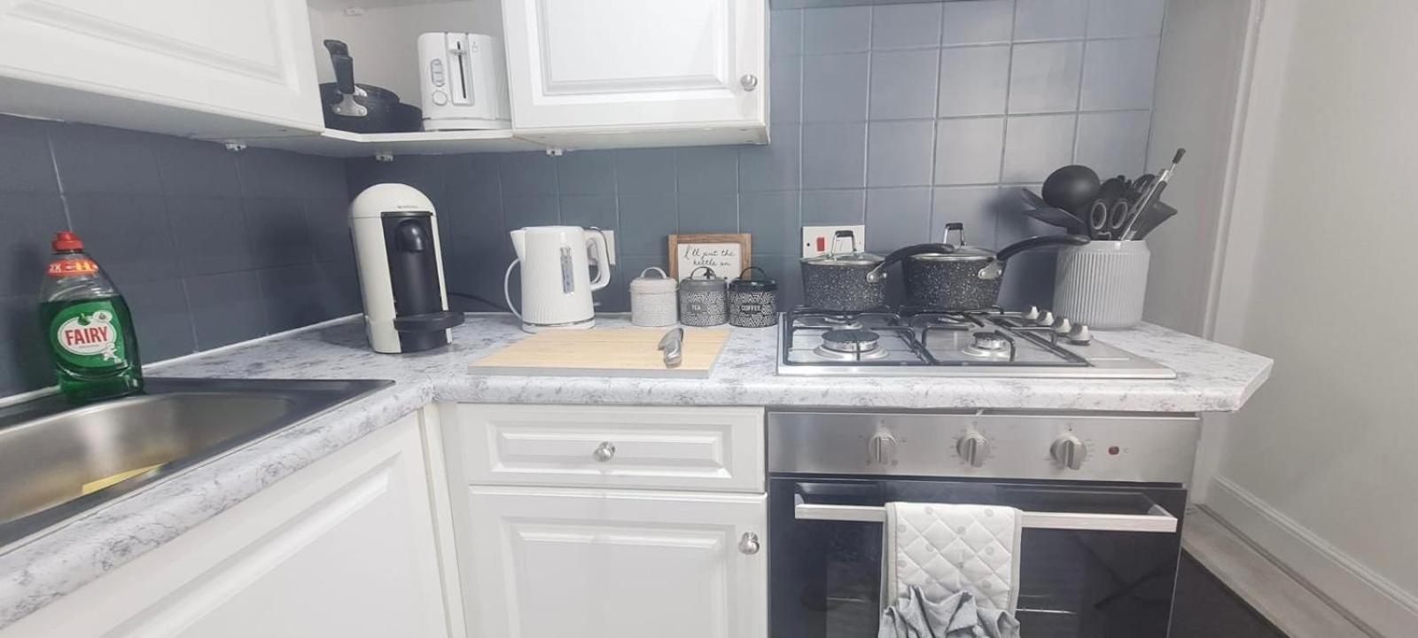 Westcliff-On-Sea Modern 2 Bedroom Apartment - Free Parking Southend-on-Sea Luaran gambar