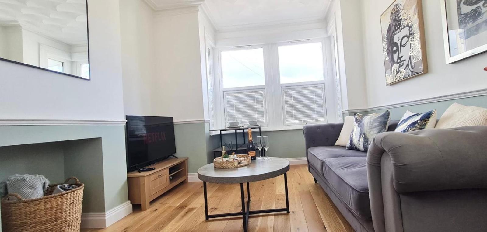 Westcliff-On-Sea Modern 2 Bedroom Apartment - Free Parking Southend-on-Sea Luaran gambar