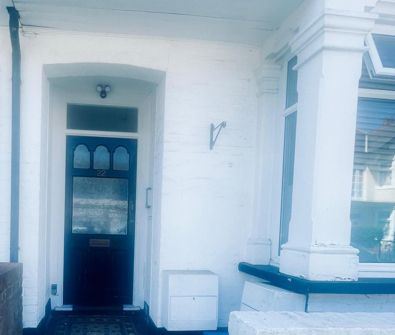 Westcliff-On-Sea Modern 2 Bedroom Apartment - Free Parking Southend-on-Sea Luaran gambar